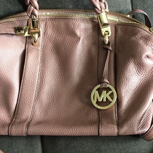 Michael Kors Handbags - Michael Kors Leather purse